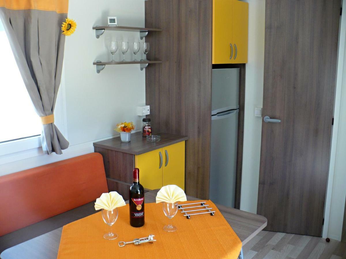 Victoria Mobilehome In Solaris Fkk Naturist Camping Resort Poreč Exteriör bild