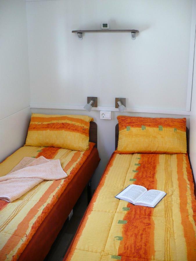 Victoria Mobilehome In Solaris Fkk Naturist Camping Resort Poreč Exteriör bild
